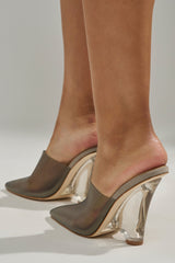 AKIRA GOLD SANCTUS GREY PVC PUMP